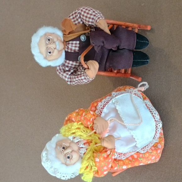 Collectable Grandma & Grandpa in rocking chair - Picture 1 of 10